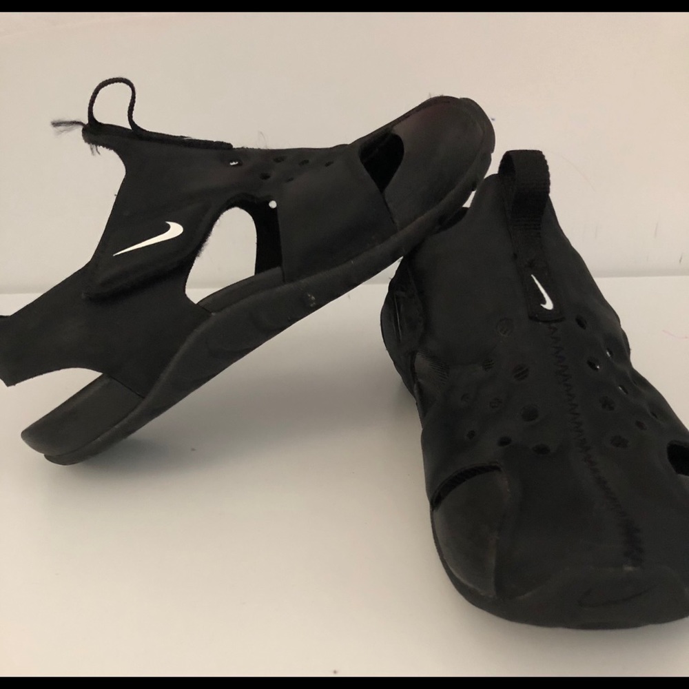 Black Nike sandals